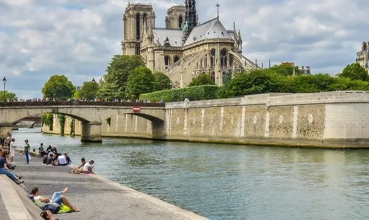 Paris Newbie's Adventure and Unlock the City of Lights