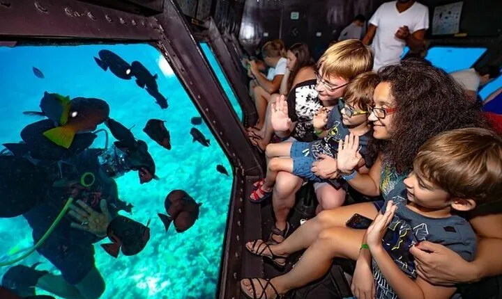 Snorkeling and Semi-Submarine Combo with transfer from Hurghada