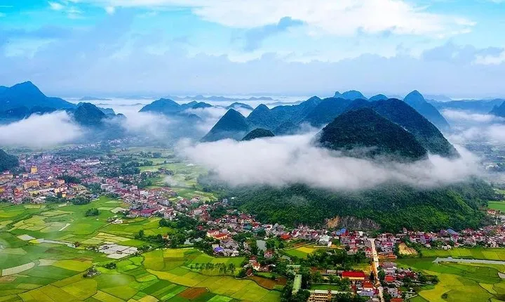 Bac Son Valley Tour with Homestay 2 Days Trekking and Biking