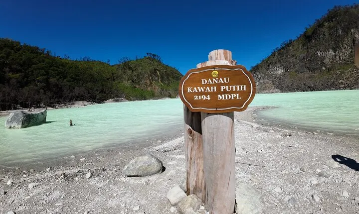 Bandung Volcano Sightseeing and Hot Spring Private Tour