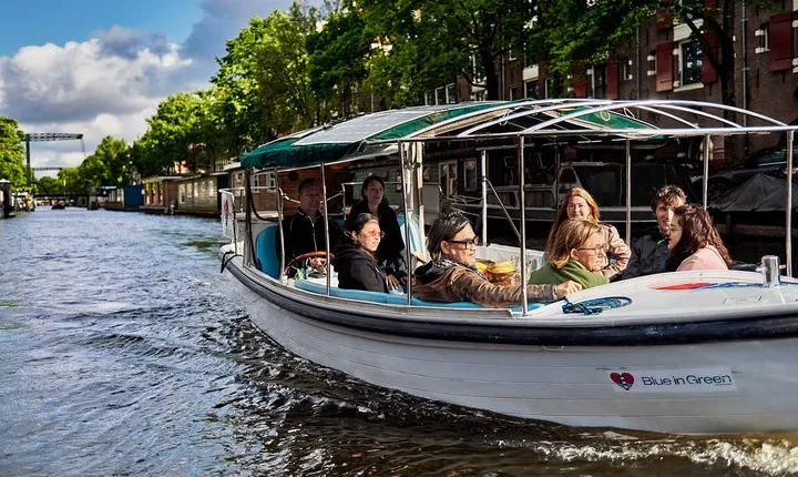 Amsterdam Uncovered: 120 Minutes by Boat