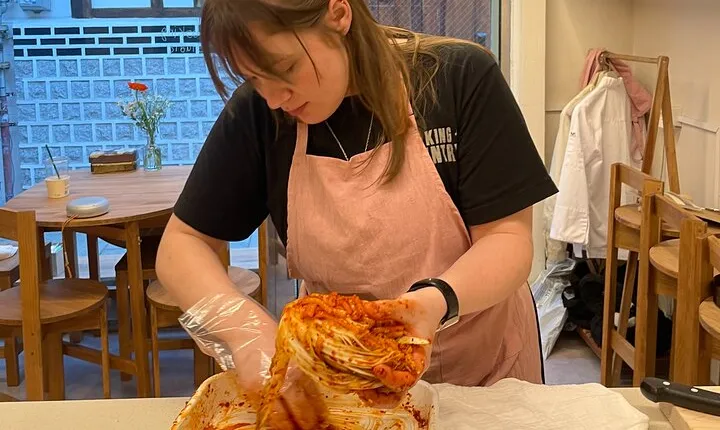 Kimchi class with Chef Hakyung near Gyeongbokgung place