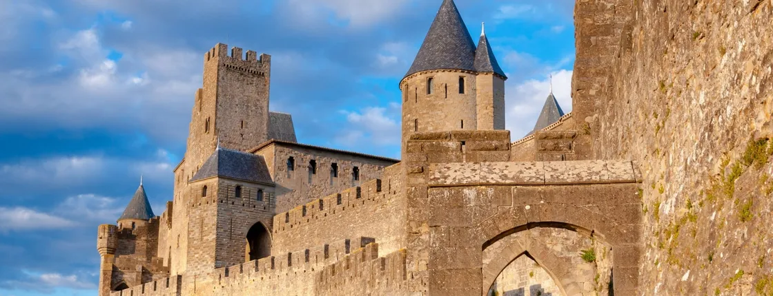 Carcassonne murder mystery city exploration game