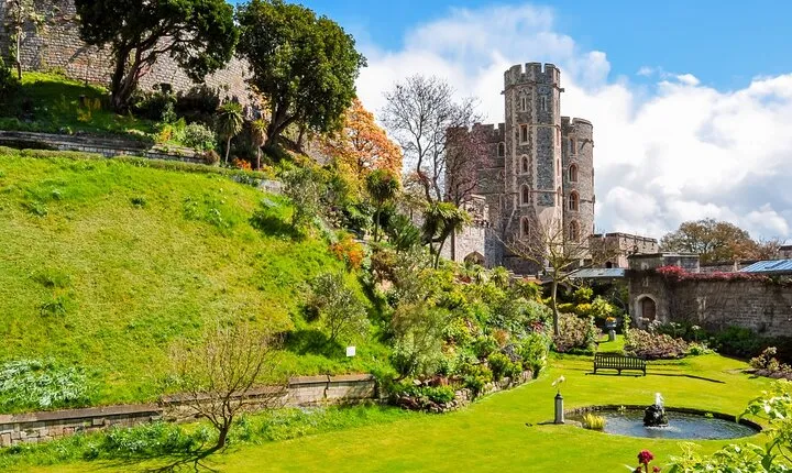 Private Windsor & Hampton Court with Pick Up and Drop Off