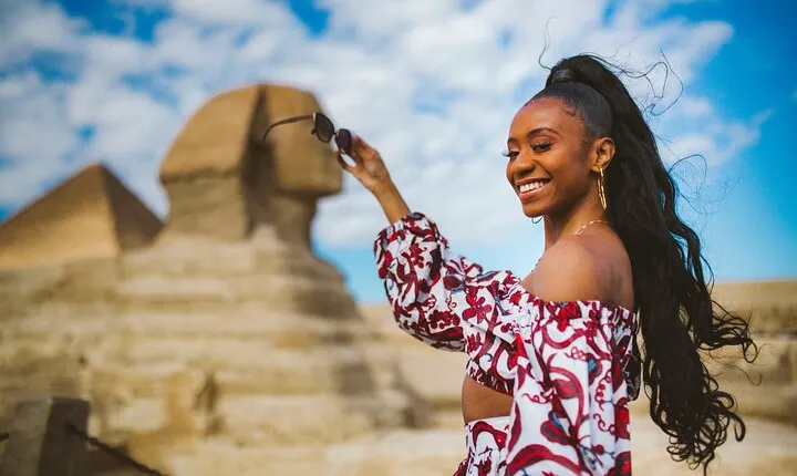1 Hour Photoshoot at Pyramids of Giza with Instgram Style