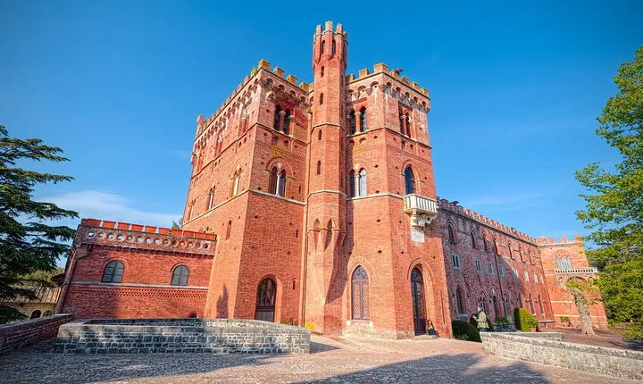 Wine Tasting in Brolio Castle Gardens from Florence by Car 