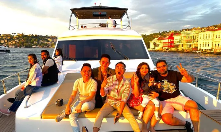 Istanbul Bosphorus Sunset Yacht Cruise With Live Guide And Snacks