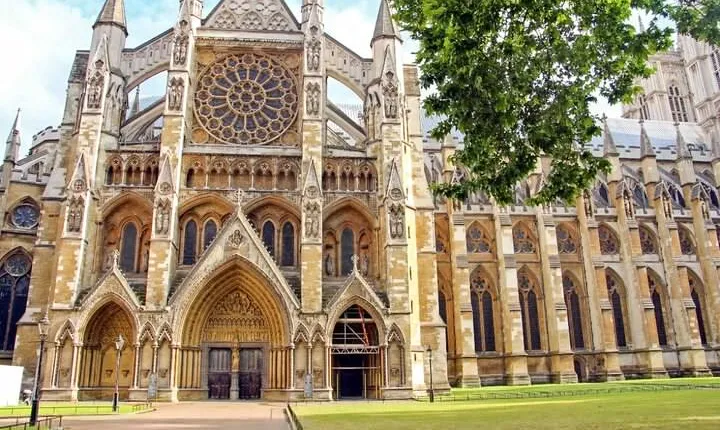 Ultimate London Food Tour: 8 British Foods & 30 London Landmarks