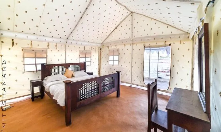 Luxury overnight safari