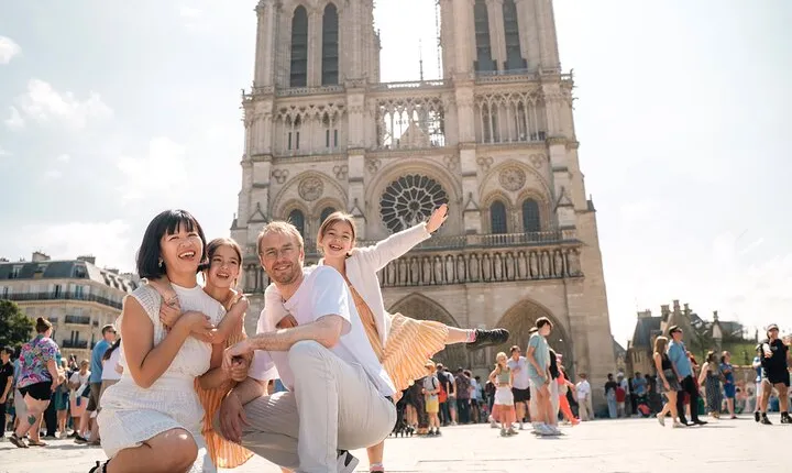 Notre Dame Exterior Tour with Coordinated Cathedral Entry