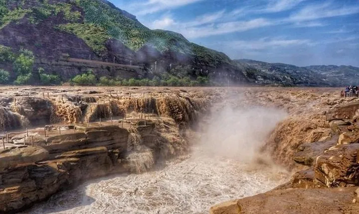 Private Xi'an Day Tour of Shaanxi Yellow River Hukou Waterfalls