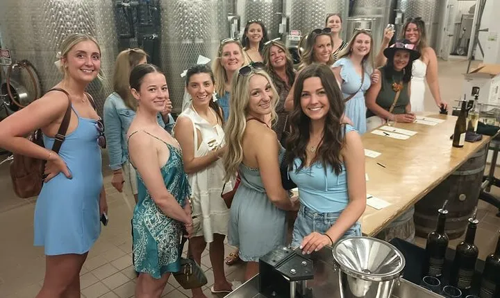 NON BUS Leelanau Winery Pairing with That's a Pizza Food Tour