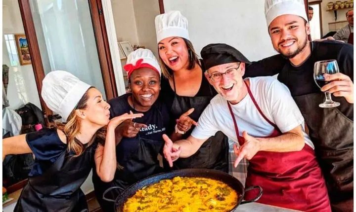 Traditional Paella & Sangría Workshop & Spanish Meal in Madrid