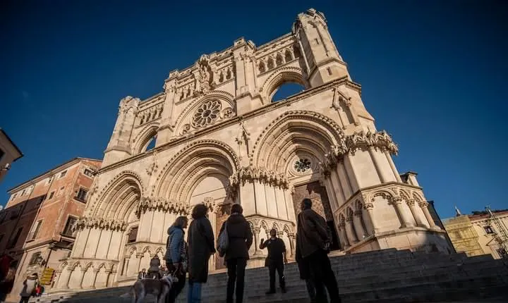 Guided Tour - Medieval Basin + Monuments