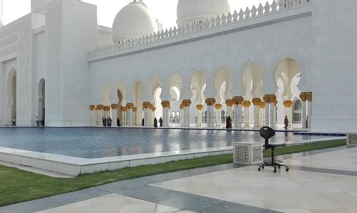 Abu Dhabi Tour with Sheikh Zayed Grand Mosque from Dubai