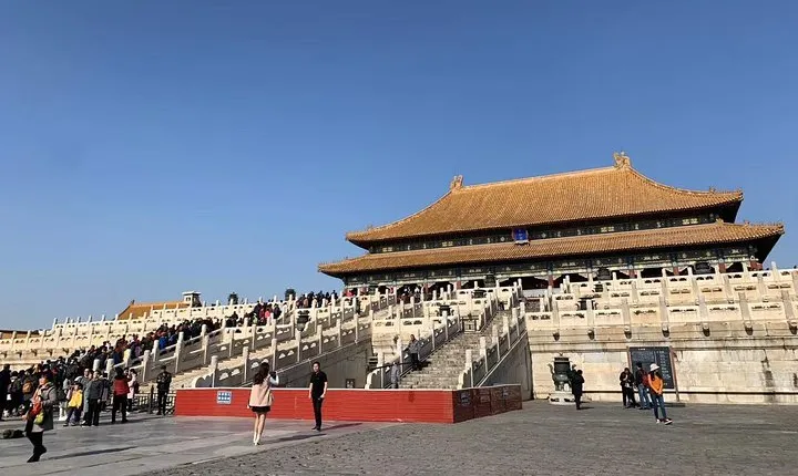 1-Day Emperor’s Tour in Bejing: Forbidden City, Beihai Park, Jingshan and Hutong