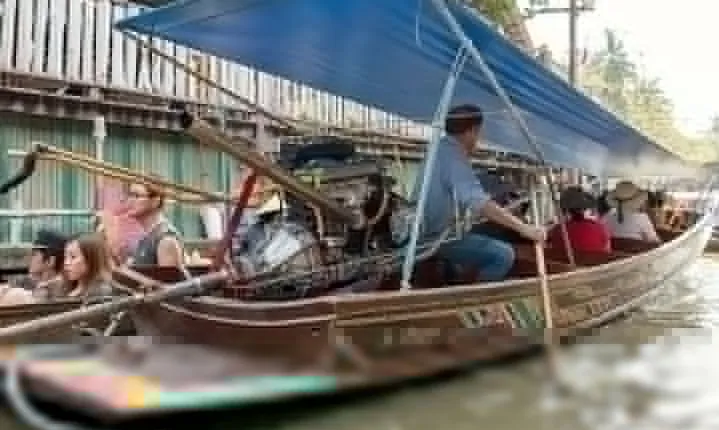 Floating Market & damnoen saduak: Bangkok private guide day tour