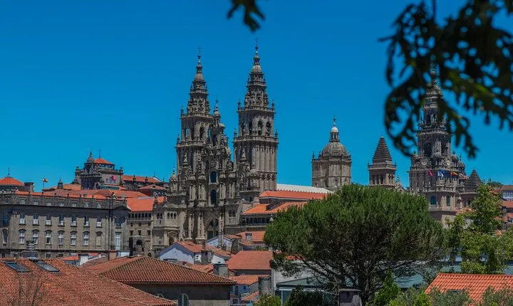 Santiago and Valença do Minho Full Day Private Tour