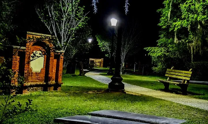 Interactive Paranormal Ghost Walking Tour in Savannah Georgia