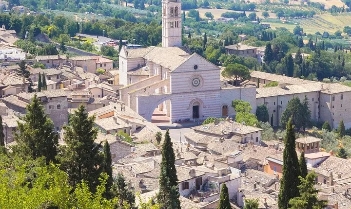 Visit ASSISI on foot with the Audio guide app for Smartphone