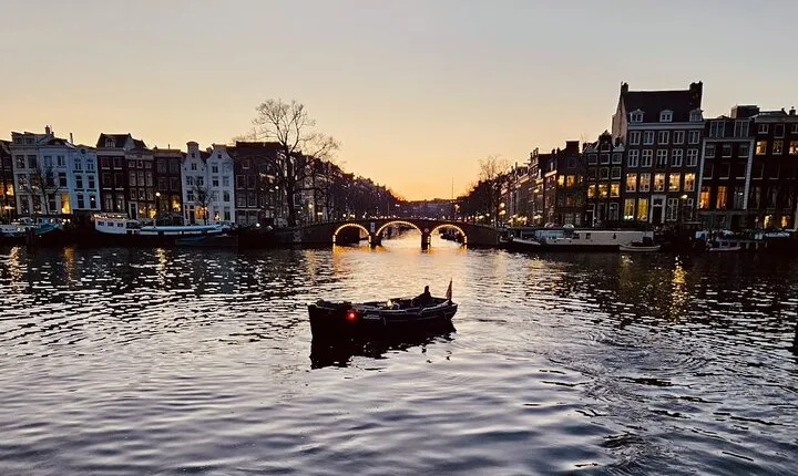 Amsterdam Evening Cruise in Small Group