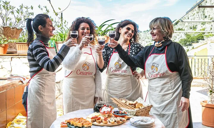 Tuscan Wine & Bruschetta Tasting for Families in San Gimignano
