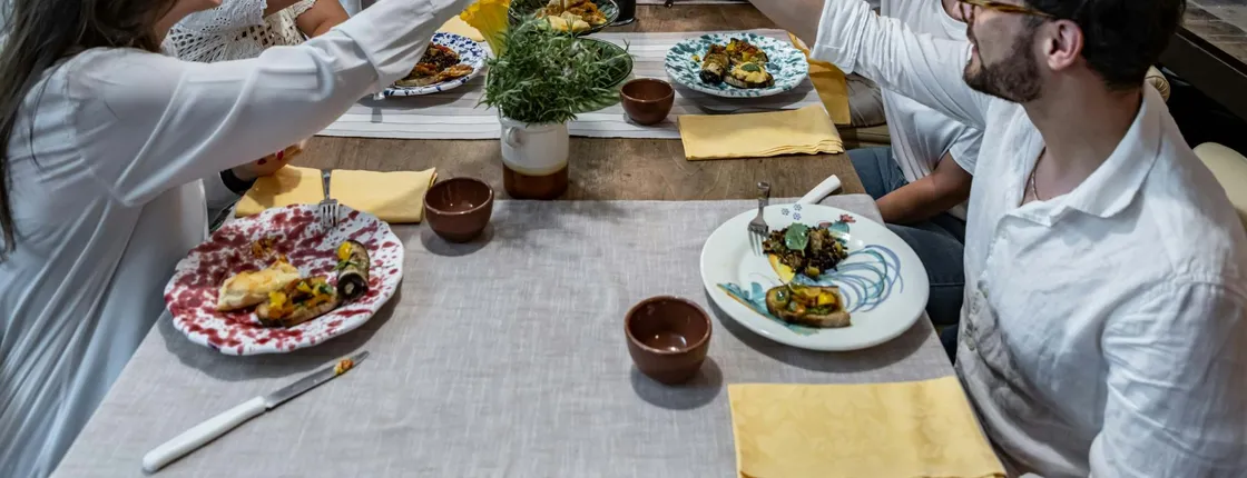 Market tour and dining experience at a Cesarina's home in Verona