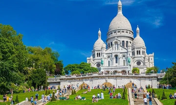 Half-Day Chauffeur Service Sedan In Paris
