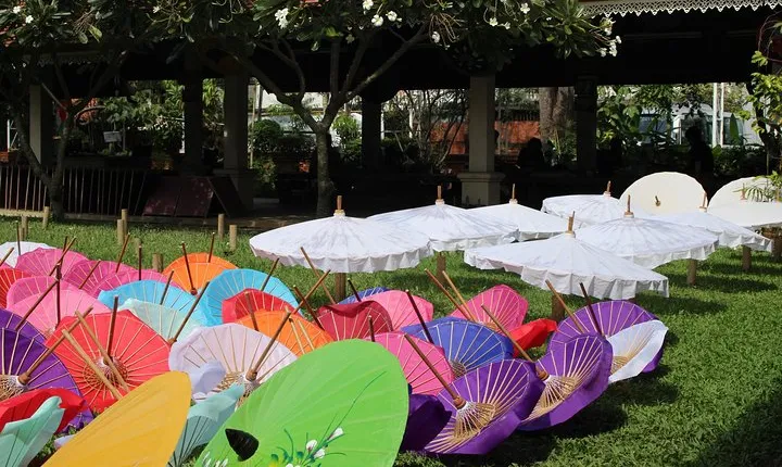 Private halfday - soak yourself in Thai traditional handicraft world!