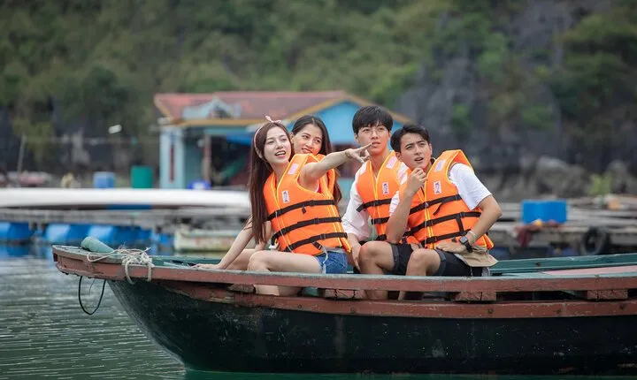 Day Trip to Bai Tu Long Bay: Uncover Hidden Gems and Explore Cave