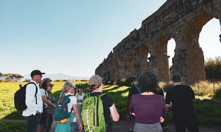 Urban Hike to the Aqueduct Park in Rome