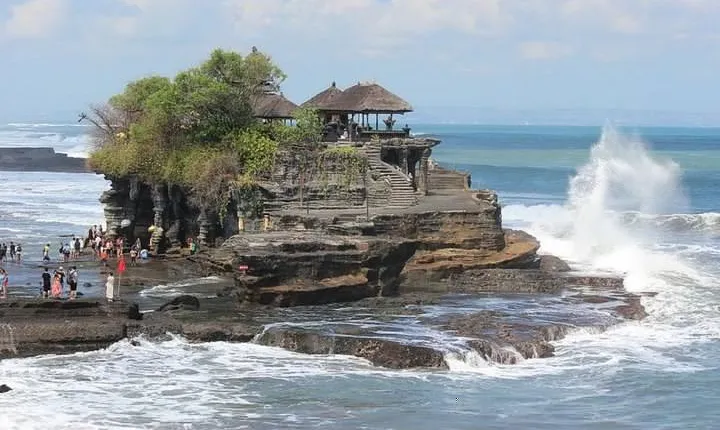 Traditional Balinese Cooking Class with Tanah Lot Temple Tour