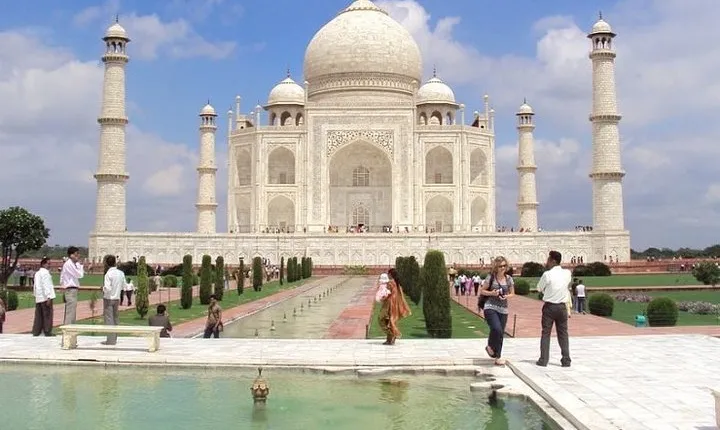 All Inclusive Day Trip to Taj Mahal, Agra Fort and Baby Taj from Delhi by Car