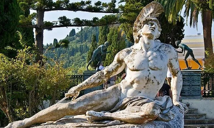 Achilleion Palace and Corfu Old Town Tour