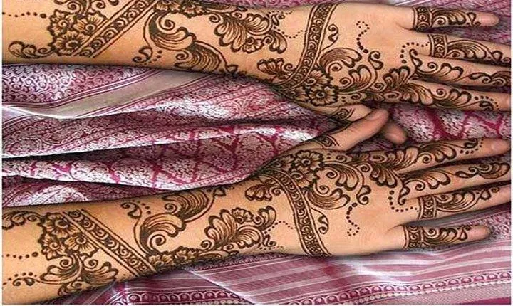 Henna application session with dinner