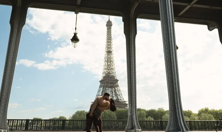 Private Paris Photoshoot – Eiffel Tower & Hidden Gems