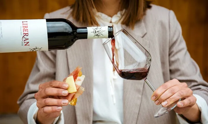Ston's Bite of Delight: Škurla Winery's Wine & Snack