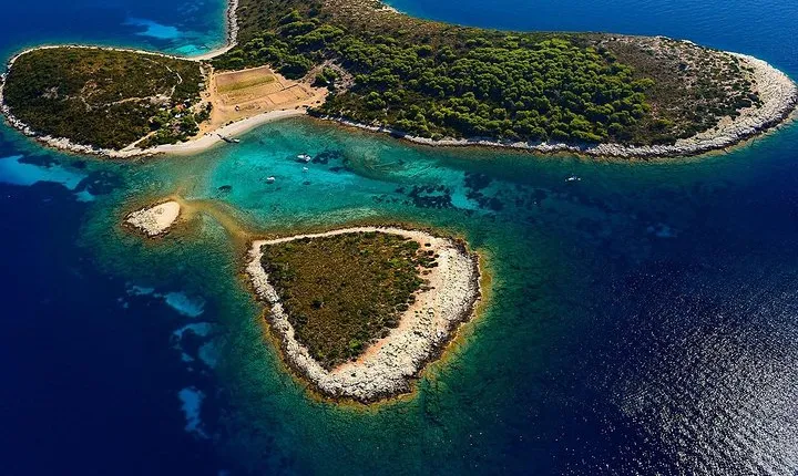 5 islands Private Boat Tour:Blue Cave,Hvar&Pakleni islands