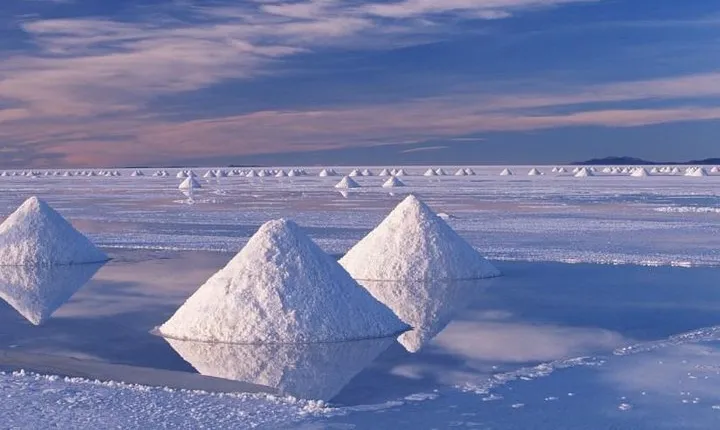 Salar De Uyuni (3 Days) Spanish Speaking Guide