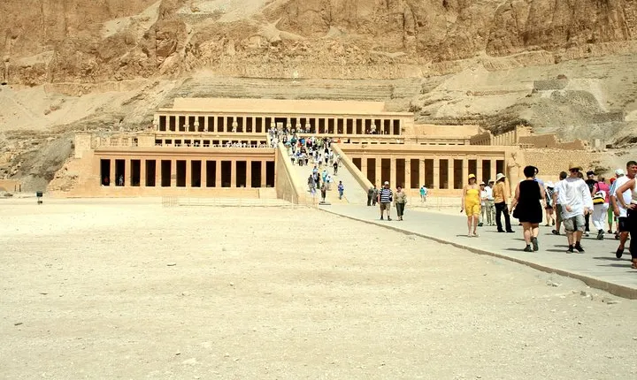 Day Trip to Luxor from Hurghada with Hotel Pickup and Lunch