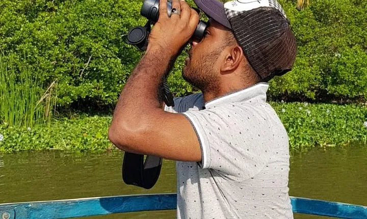 Sri Lankan Tourist Driver with great local )knowledge all over the country!