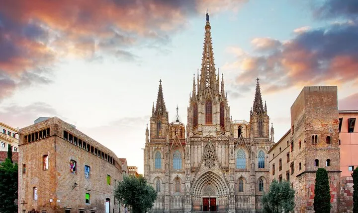 Barcelona Cathedral: Ticket, Guided Tour, Terrace + VR Experience