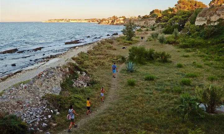 The Path of the Cliffs: Torre Olivieri and the Gruccione Bay