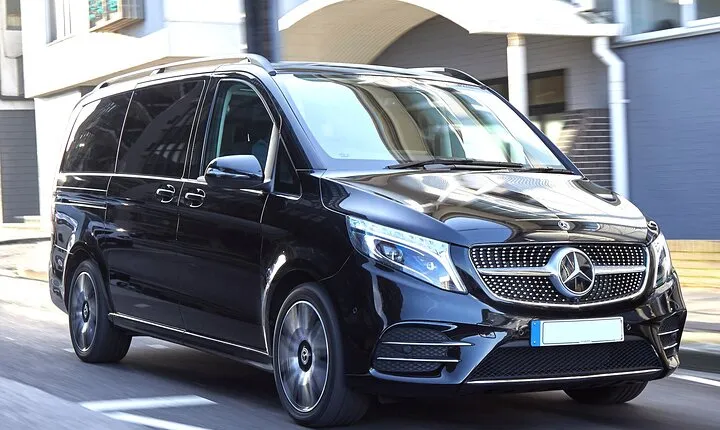 Private Transfer: Nice Airport NCE to Monaco in Luxury Van