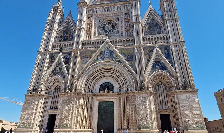 Montepulciano Wine Tasting and Orvieto Private Day Tour from Rome