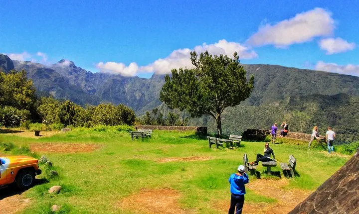 4x4 Full-Day Tour to Explore Portugal's Scents and Flavors