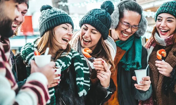 Private Christmas Walking Tour of Hallstatt Market Square