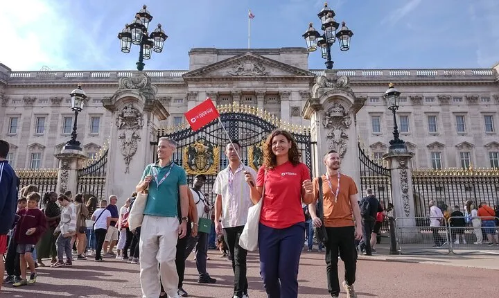 Buckingham Palace: Walking Tour with Entry & Audio Guide