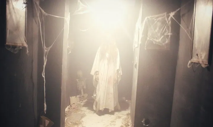 Ghost House + escape room