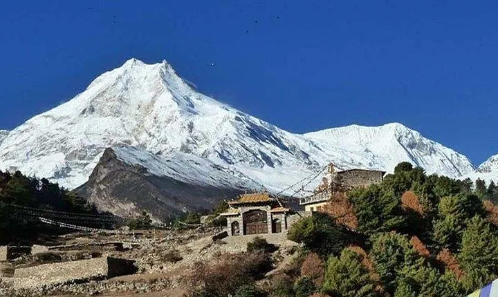 15 day Manaslu circuit trek tour